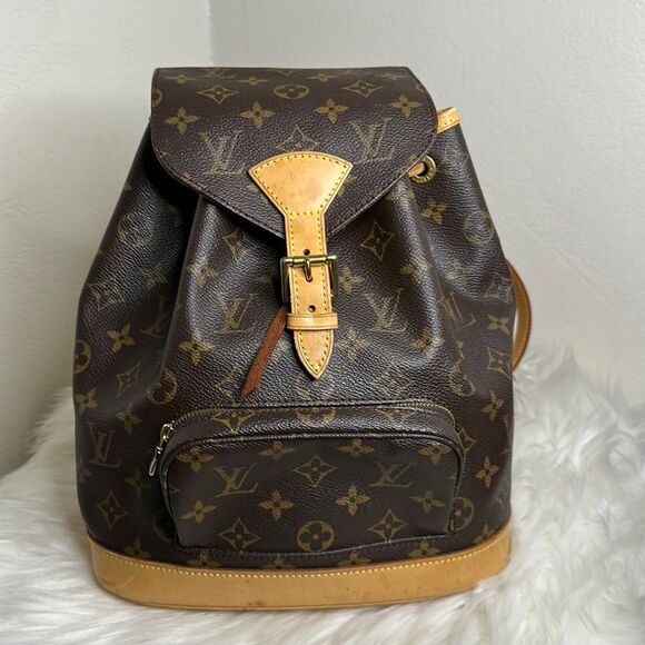Louis Vuitton Handbags - 💯 Authentic Louis Vuitton Monogram Backpack 🍀